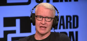 Anderson Cooper’s mother offered to carry & give birth to his child