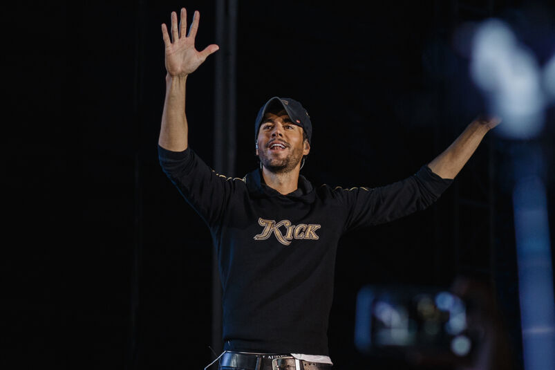 Smallest Penises in Hollywood: Enrique Iglesias concert at the Olympic Stadium, surrounded by his fans.