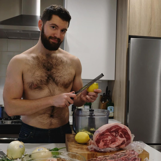 Chef Brad Mahlof dishes on romantic meals, posing in the buff & a date that ended with a bedroom surprise