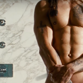 Lenny Kravitz, 59, once again rocks out with his c*ck out in one of the thirstiest videos ever