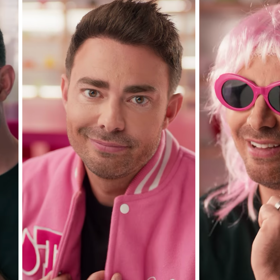 Jonathan Bennett & his hunky husband celebrate ‘Mean Girls’ Day by twinning in mile high fashion