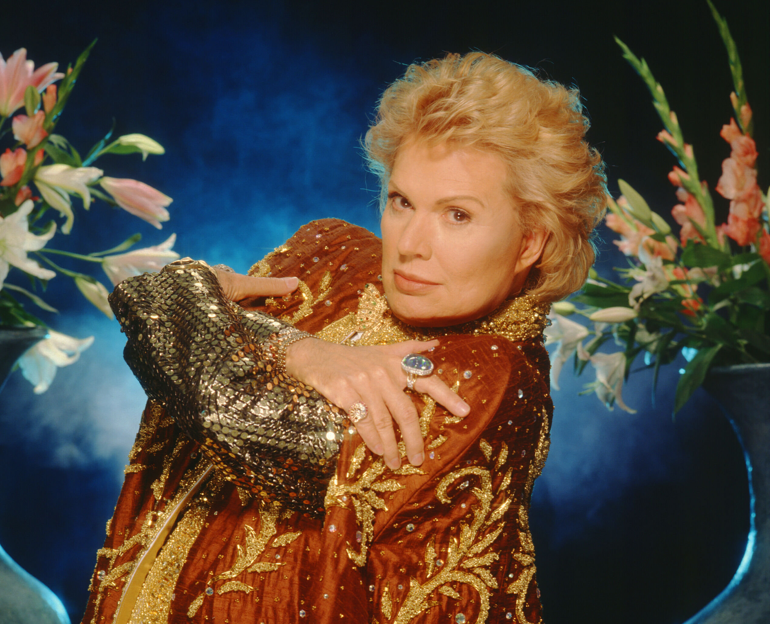 Flamboyant astrologer Walter Mercado will send you "mucho mucho amor" from beyond the grave … for $99 - Vimarsana News