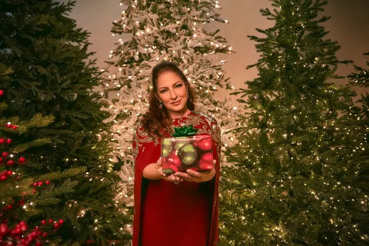 Why Gloria Estefan's "Christmas Through Your Eyes" remains a gay holiday favorite 30 years later - Vimarsana News