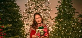 Why Gloria Estefan’s “Christmas Through Your Eyes” remains a gay holiday favorite 30 years later