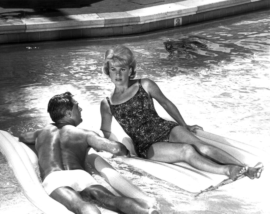 Actor Cary Grant and actress Doris Day in a scene at the pool of the film 'That Touch of Mink', Los Angeles, 1961.(Photo by Leo Fuchs/Getty Images)