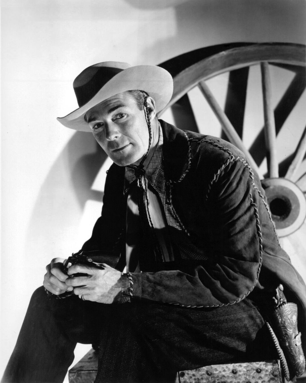 American actor Randolph Scott (1898 - 1987) in a western outfit, circa 1935. (Photo by Silver Screen Collection/Getty Images)