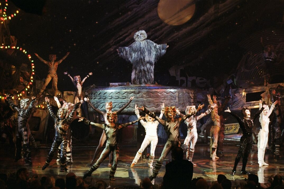 The final performance of 'Cats' on Broadway, September 10, 2000. 