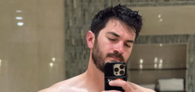 This hunky TikToker just can’t find pants that fit, and we hope he never does