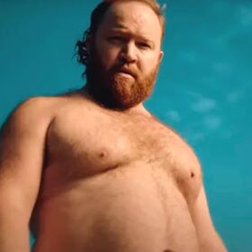 Chunky bear recreates Jeremy Allen White’s Calvin Klein ad