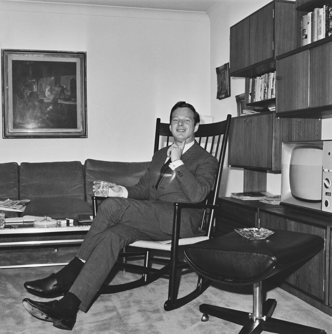 British music manager Brian Epstein (1934 - 1967) in his fifth floor apartment at Whaddon House in Knightsbridge, London, UK, 9th July 1964. (Photo by Evening Standard/Hulton Archive/Getty Images)