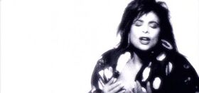 Paula Abdul’s sleeper hit defied all expectations, saved her career & made her a “Straight Up” global superstar