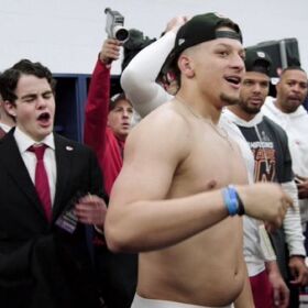 Patrick Mahomes is proud of his dad bod & so are we!