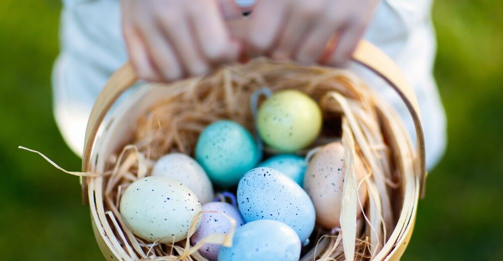 This gay activist's tweet about Easter eggs in drag has Christian extremists clutching their pearls - Vimarsana News