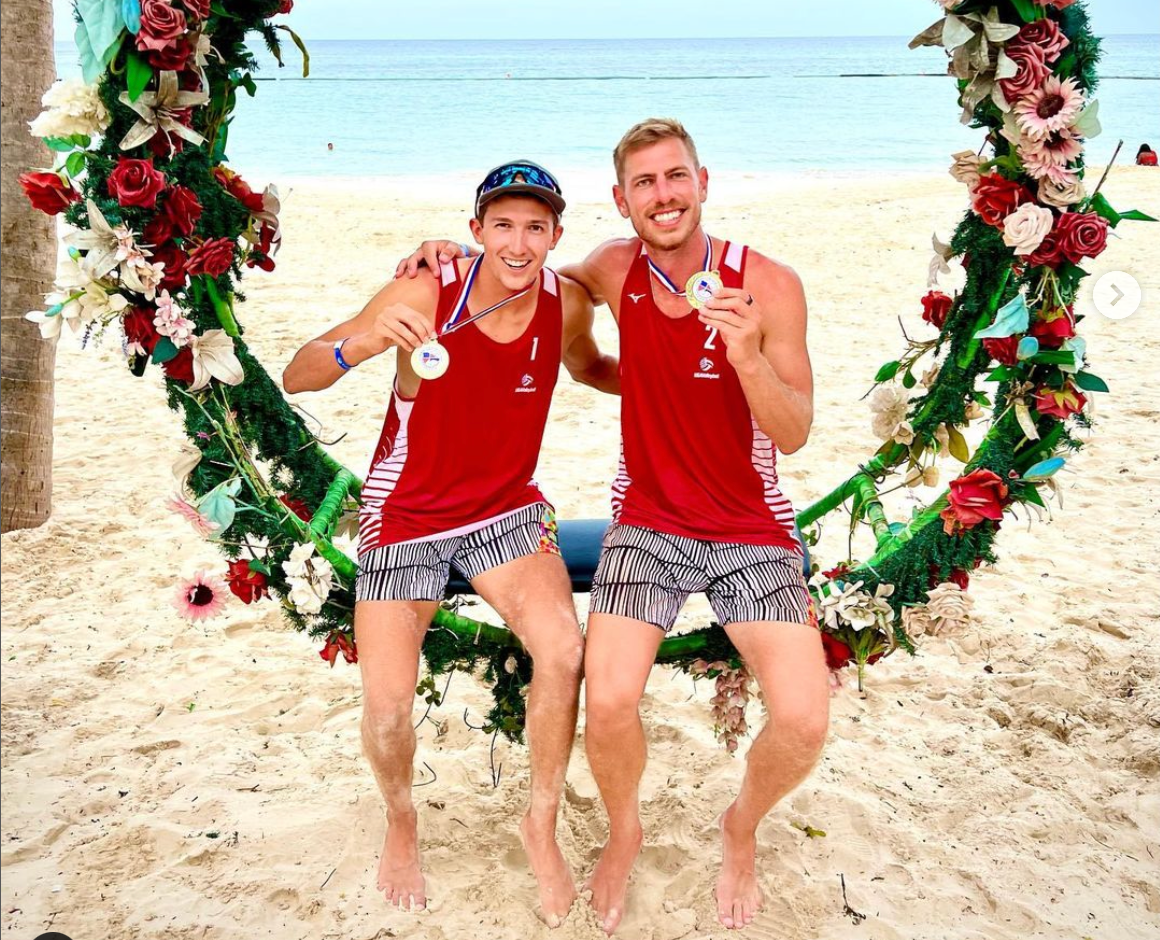 These two beach volleyball players started as teammates... then fell in love - Vimarsana News