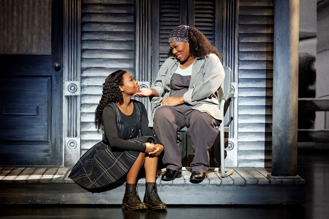 (from left) Nichelle Lewis and Melody Betts in "The Wiz." 