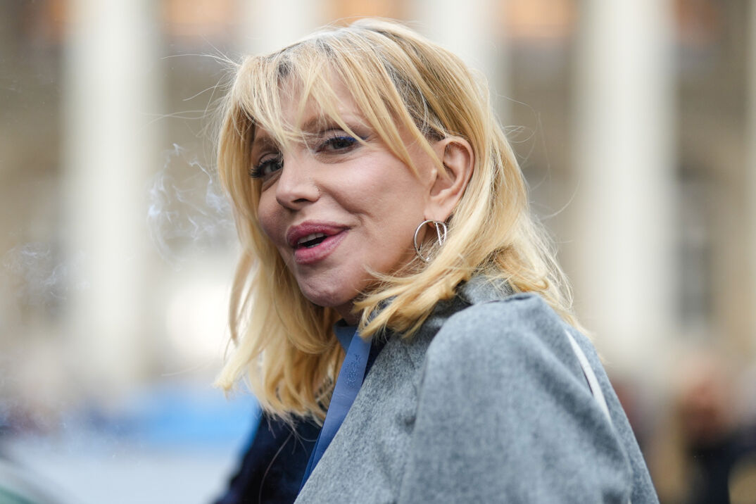 PARIS, FRANCE - JANUARY 26: Courtney Love is seen during the Paris Fashion Week - Haute Couture Spring Summer 2023 - Day Four on January 26, 2023 in Paris, France. (Photo by Edward Berthelot/Getty Images)