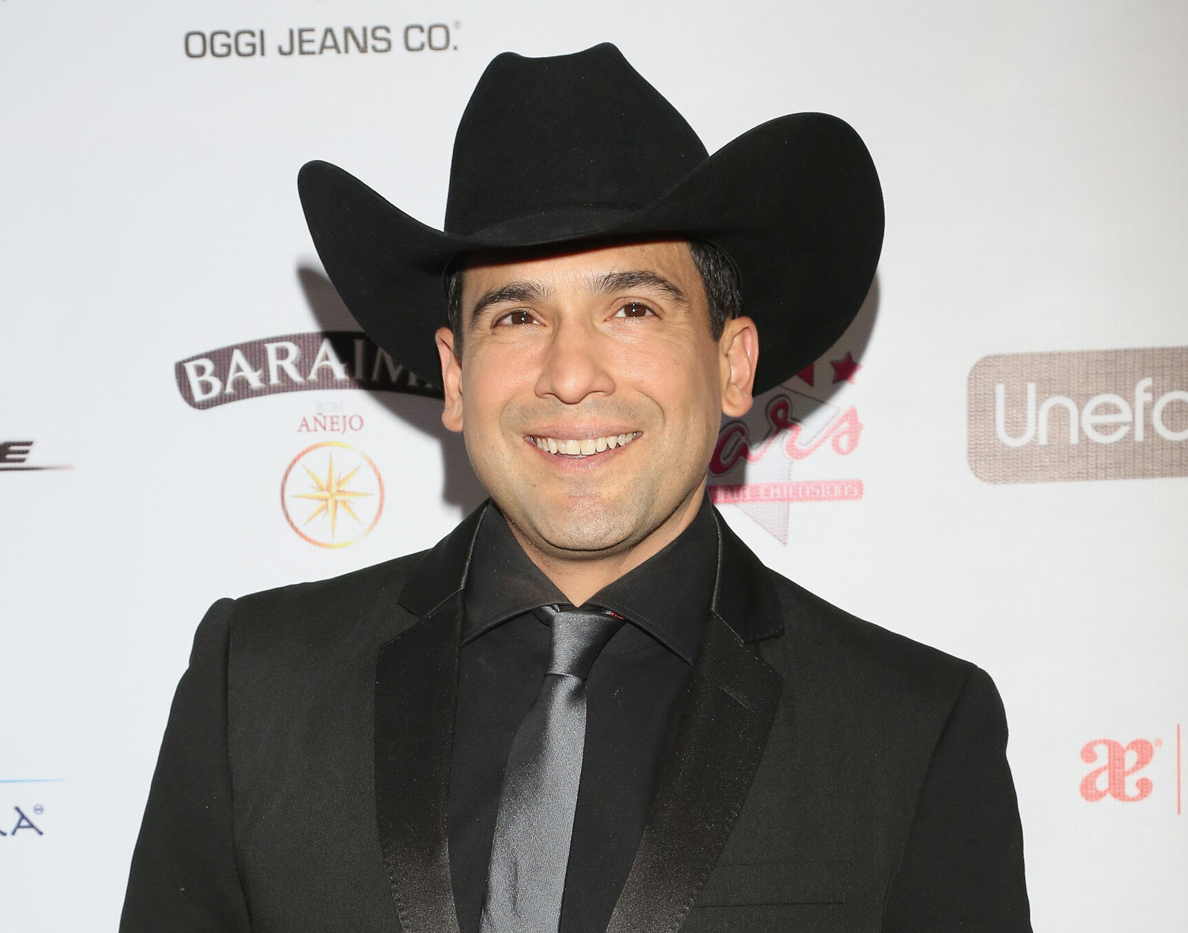 Tejano singer Bobby Pulido finally addresses those rumors about his sexuality - Vimarsana News
