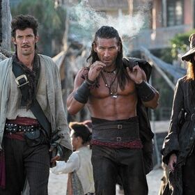 Everyone’s obsessed with the gay pirates of ‘Black Sails’ now that the adventure drama is streaming on Netflix