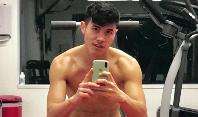 Bridgerton's new queer hunk James Phoon is flooding everyone's britches - Vimarsana News